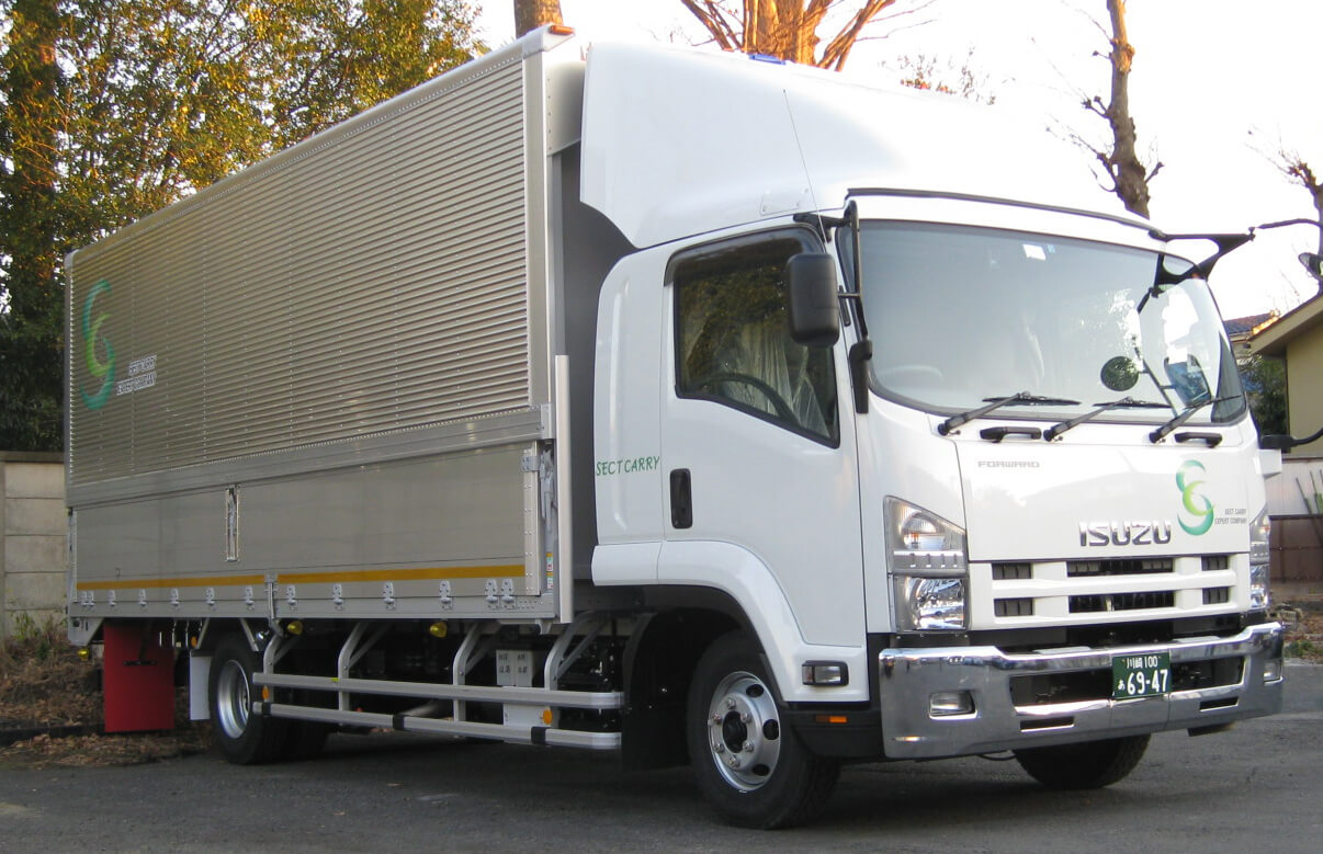 いすゞの４ｔウイング車