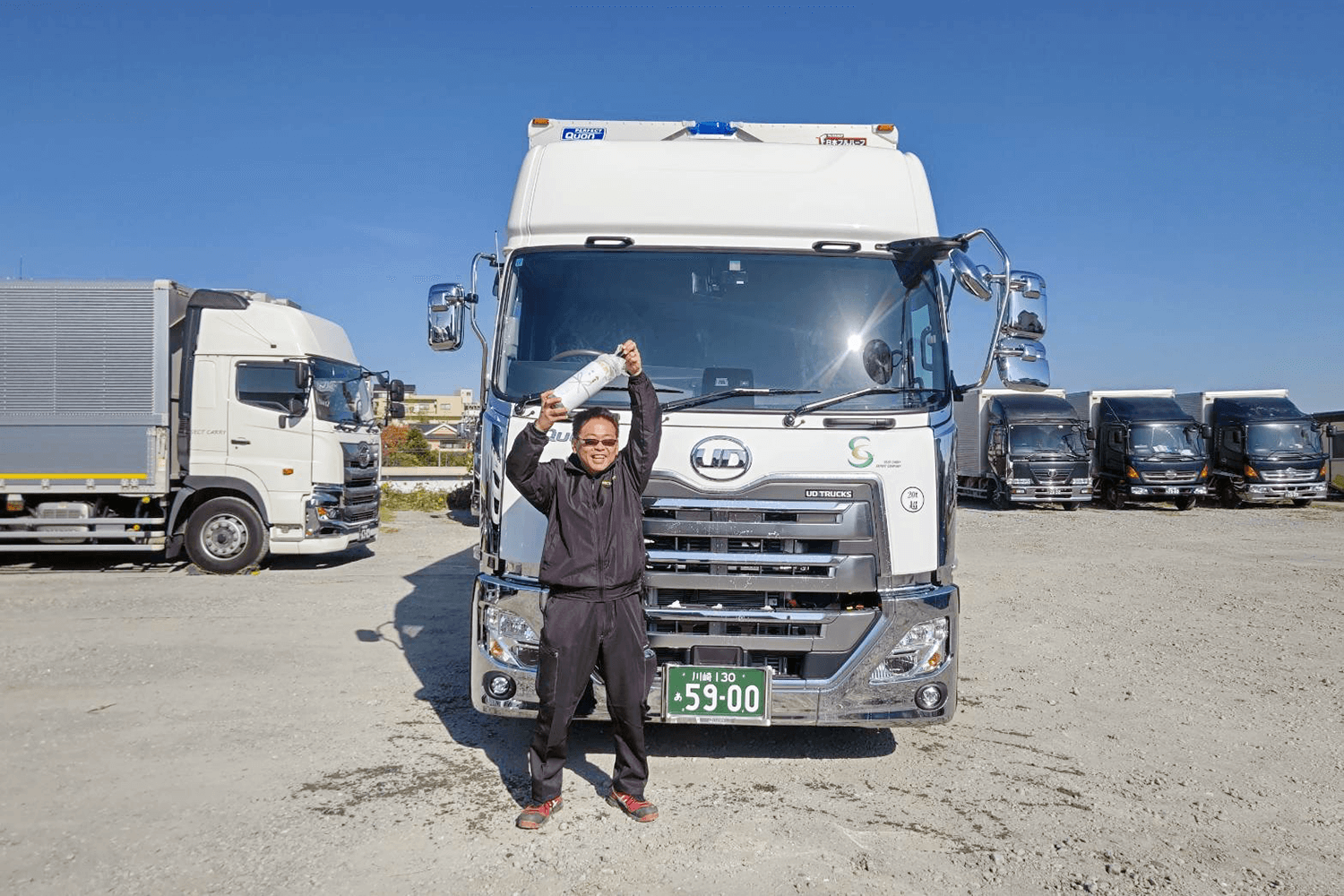 クオンの低床車の納車式